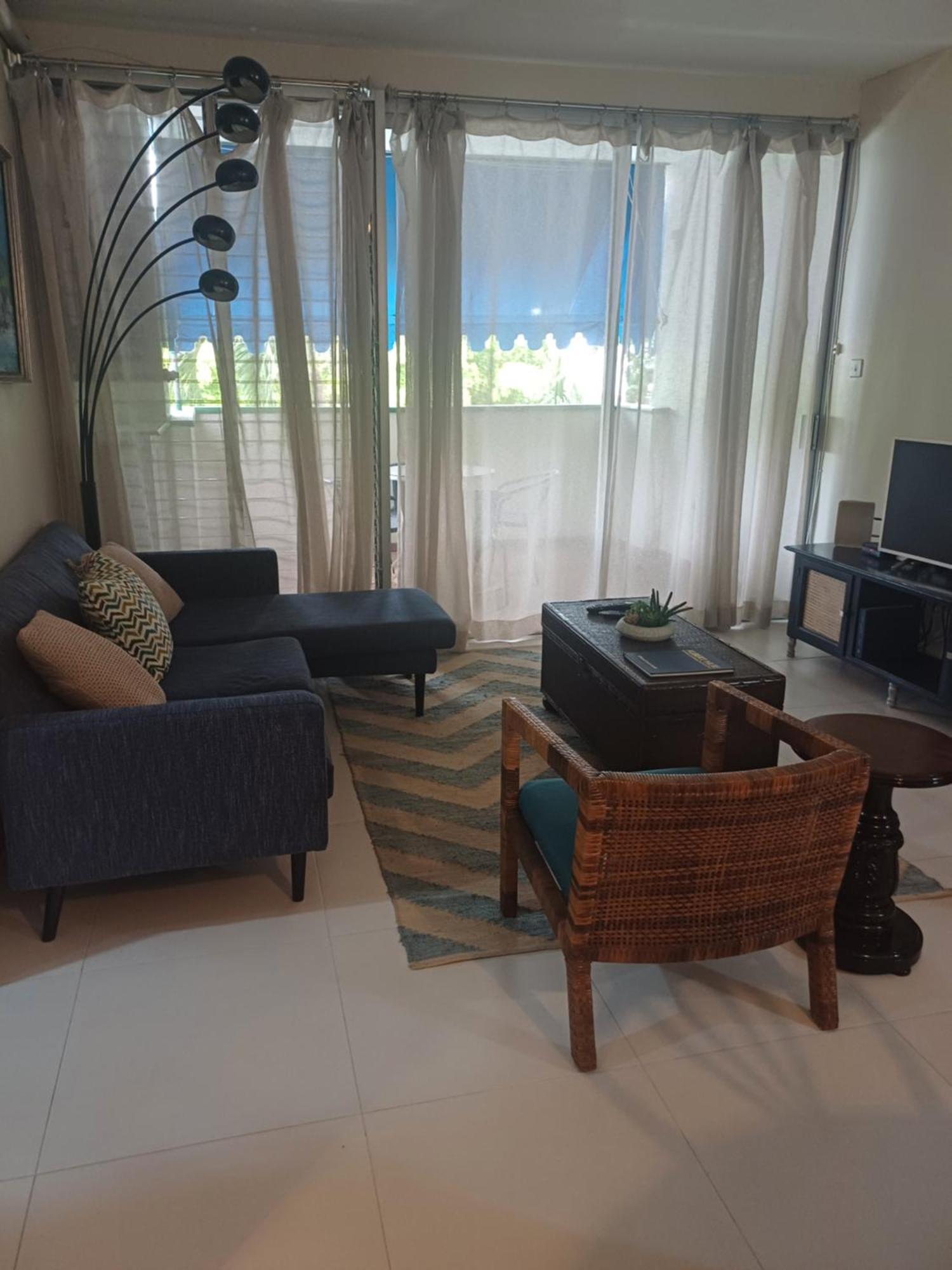 Royal At Courtleigh Towers Apartment Кингстън Екстериор снимка
