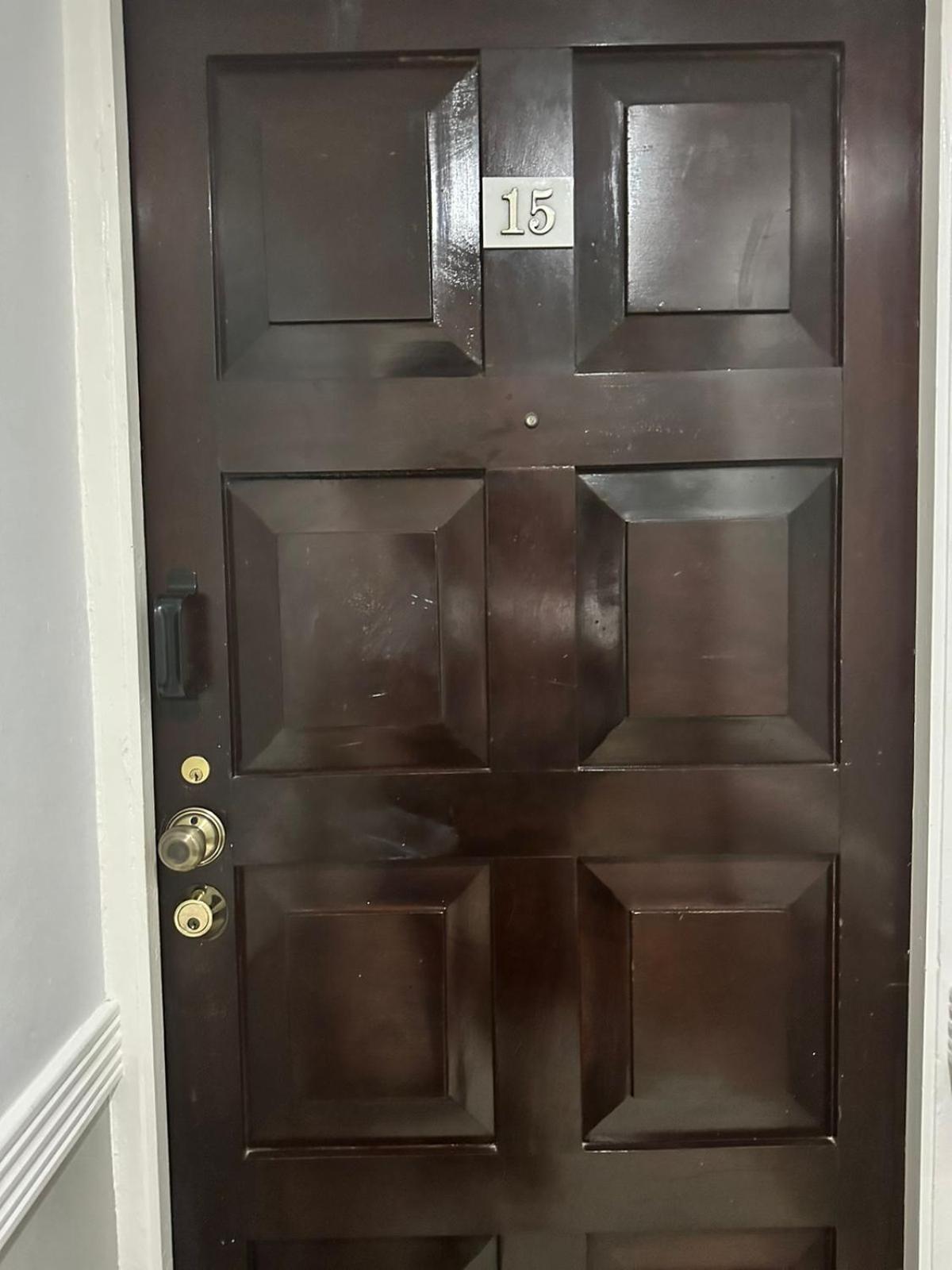 Royal At Courtleigh Towers Apartment Кингстън Екстериор снимка